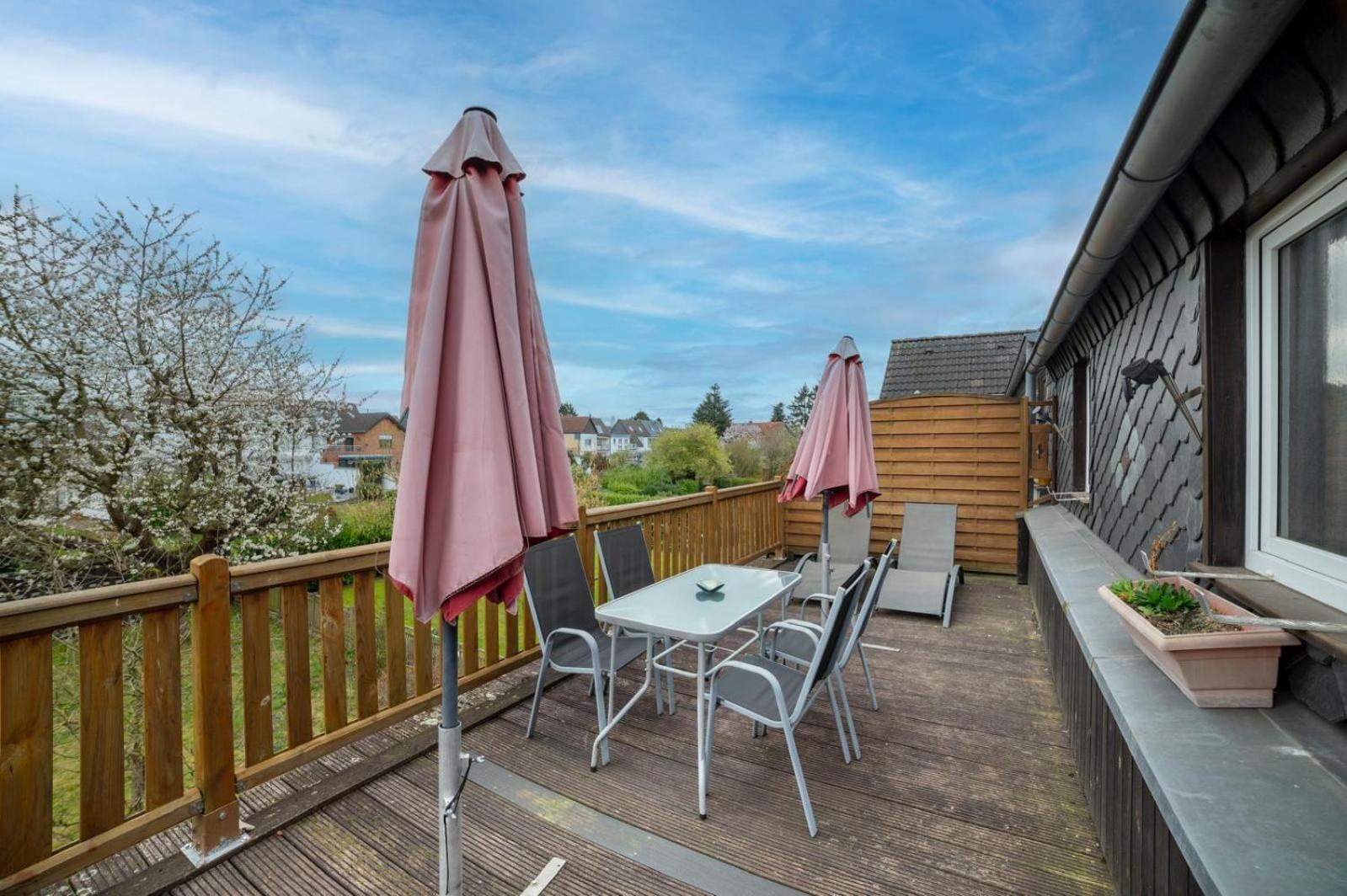 Cozy Villa With Garden, Balcony And Parking Area In Duesseldorf Dış mekan fotoğraf